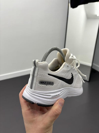 NIKE AYAKABI