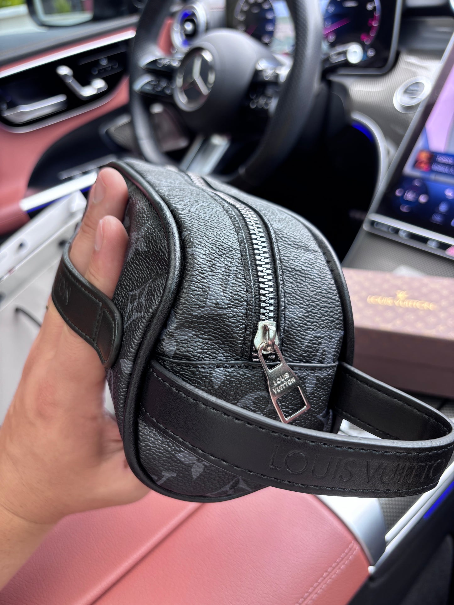 LV Premium 005 El Çantası