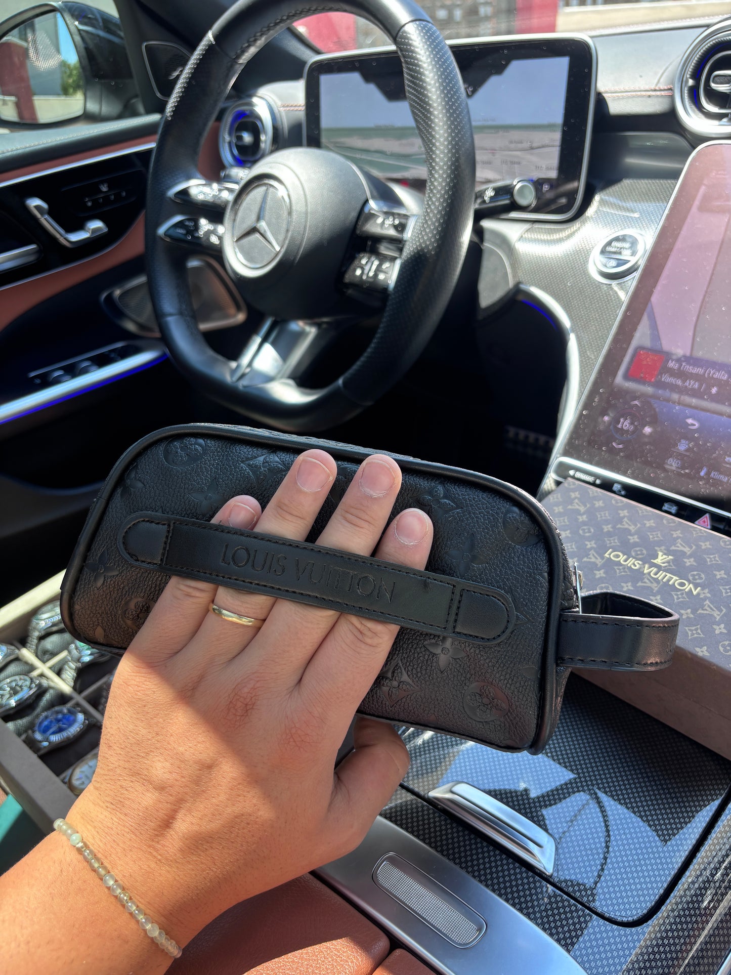 LV Premium 001 El Çantası