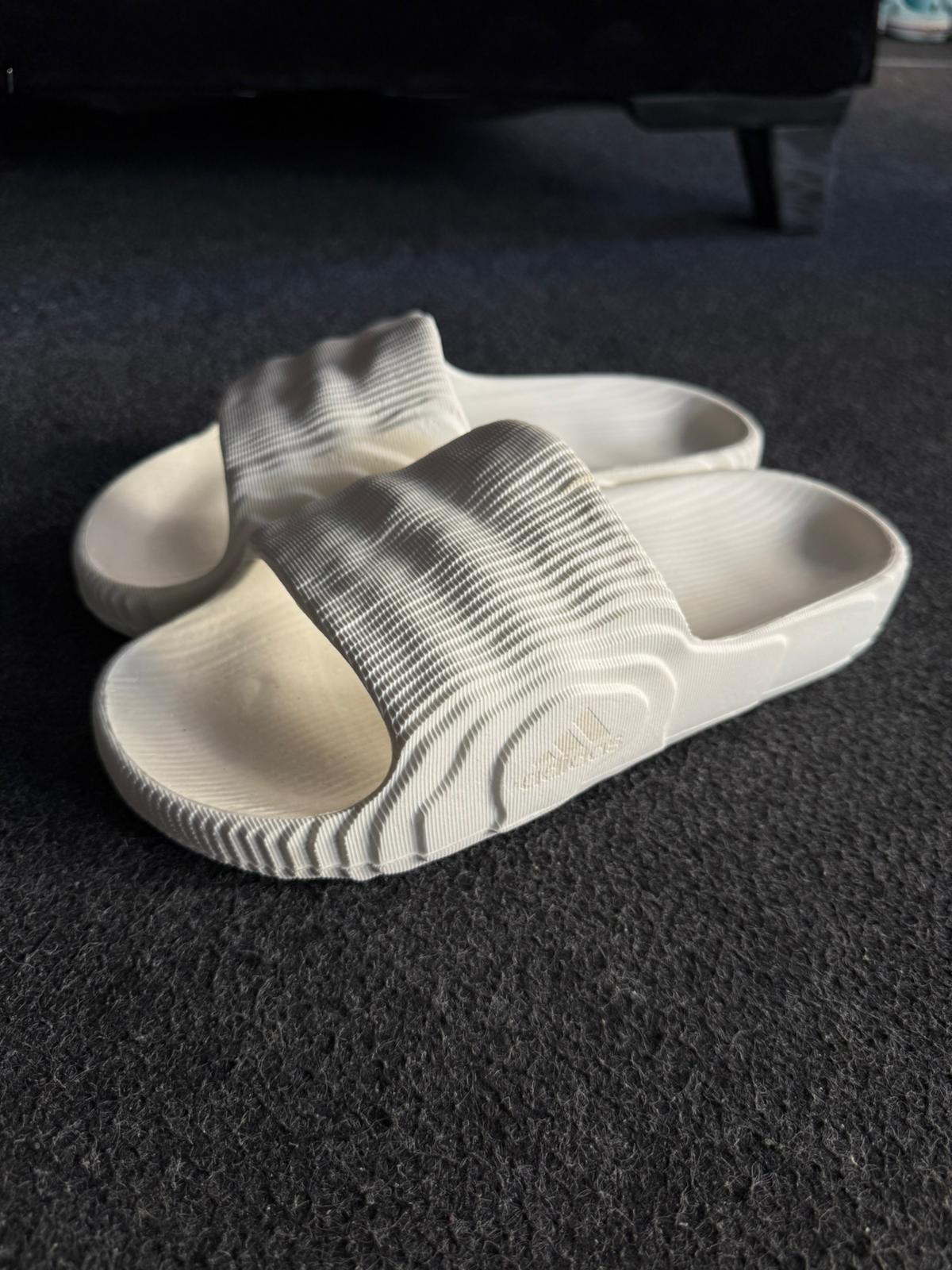 ADIDAS ADILETTE BEYAZ TERLİK