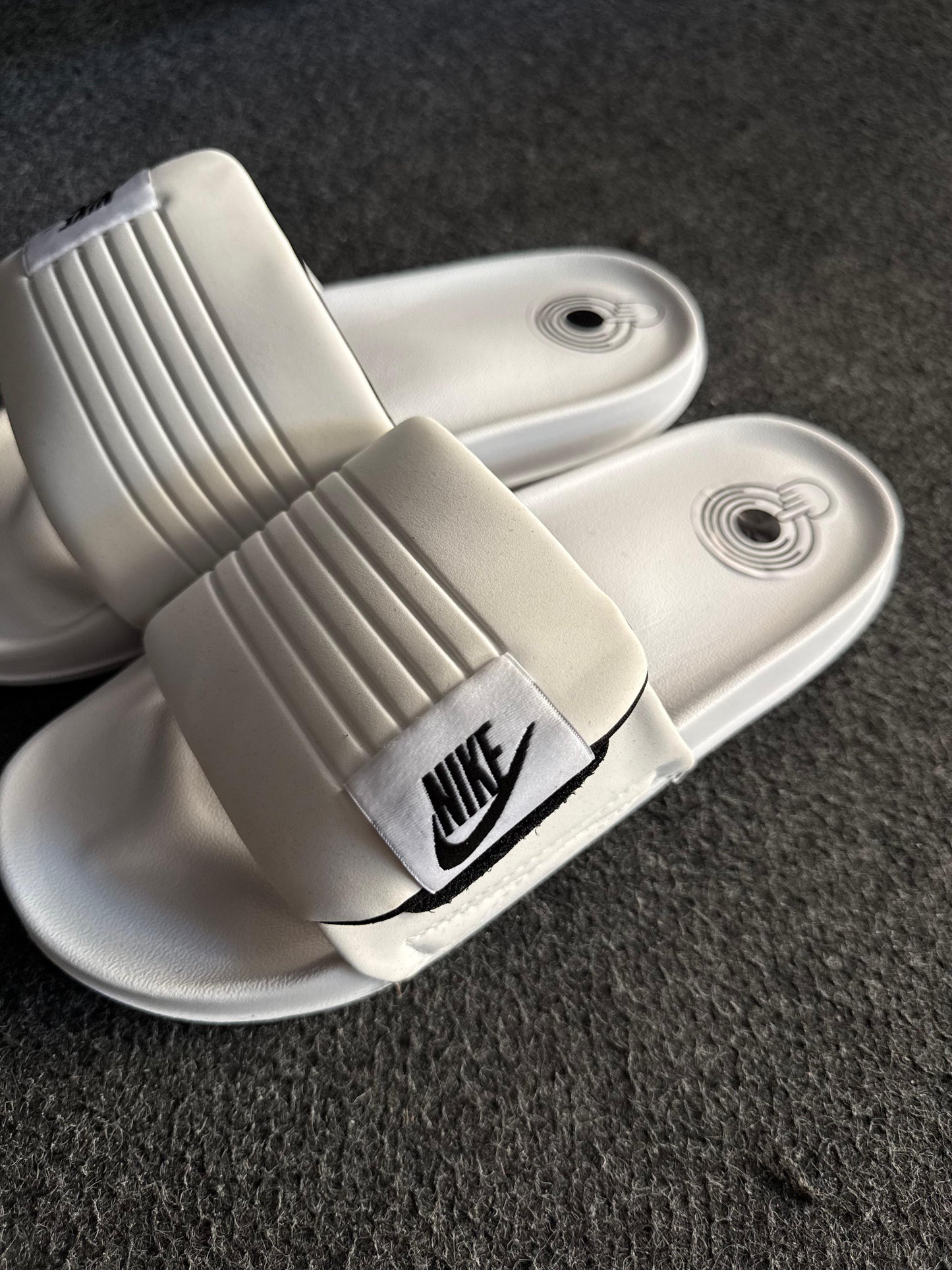 Nike Offcourt Adjust Beyaz Terlik