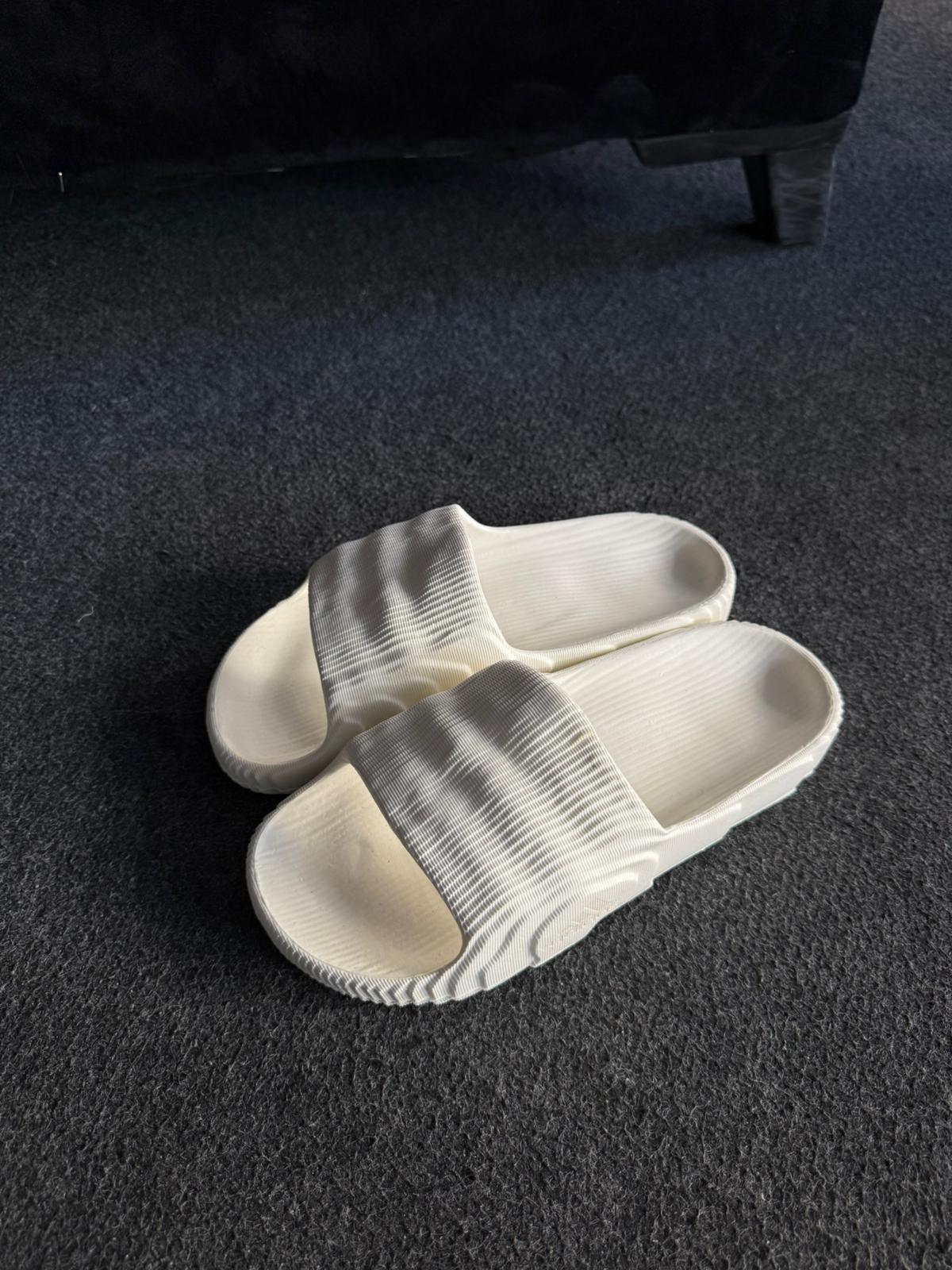 ADIDAS ADILETTE BEYAZ TERLİK
